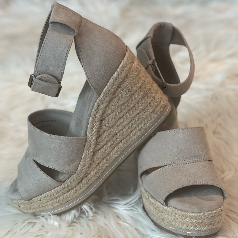 Universal Thread Women Gray Wedges